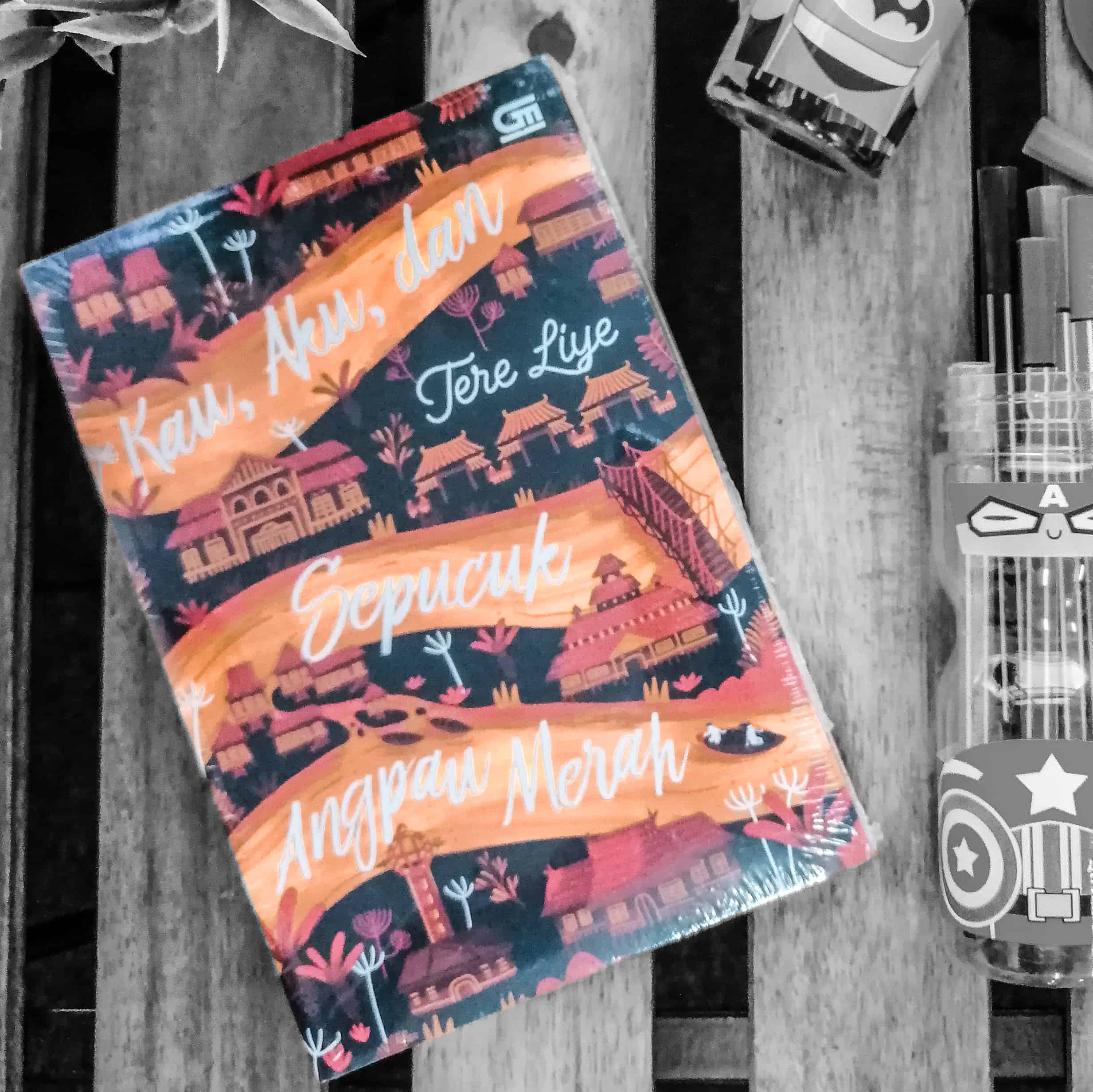 Kau, Aku dan Sepucuk Angpau Merah JT Books